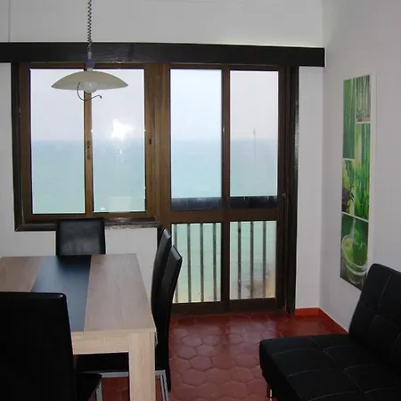 Apartment 2 Bedrooms At 200 M Away From The Beach With Sea View And Wifi
